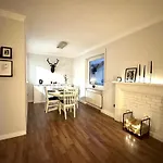 Mid - Century Apartman